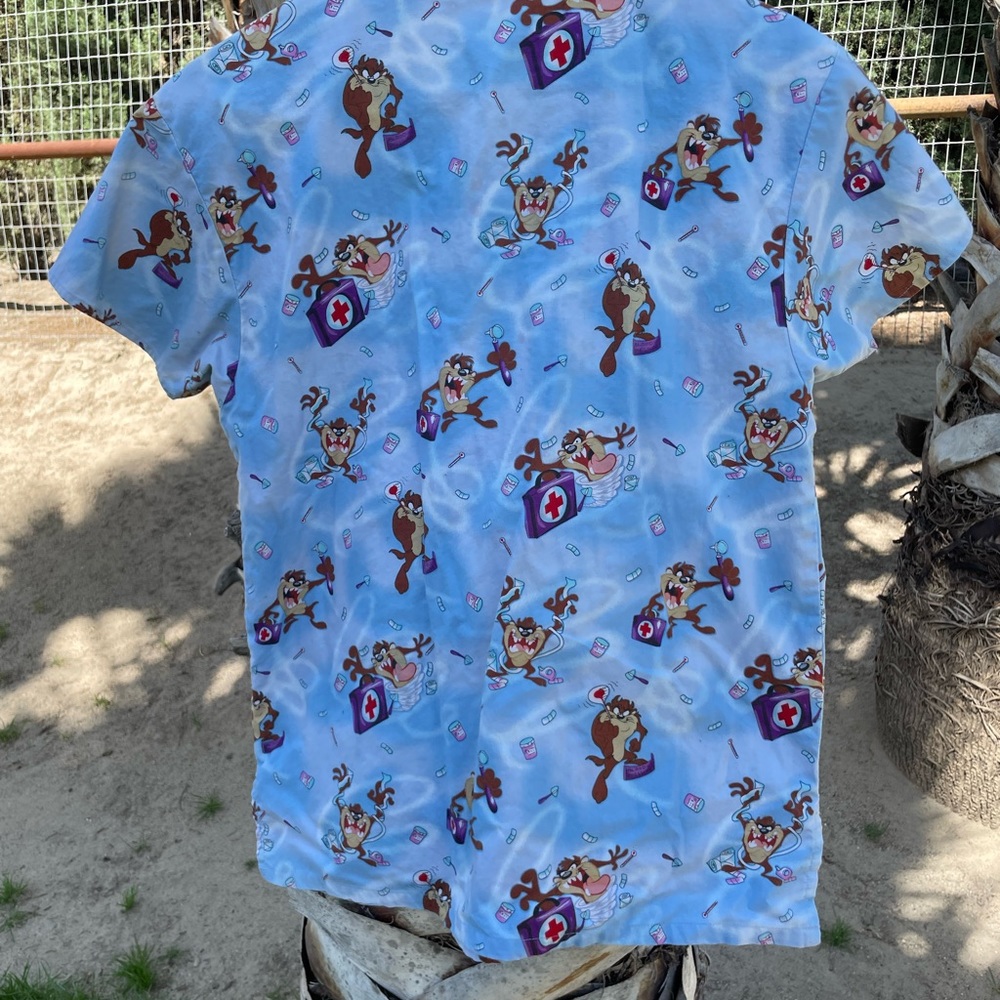 Women’s Caran Tanz Devil Taz scrub top size XS nurse medical field